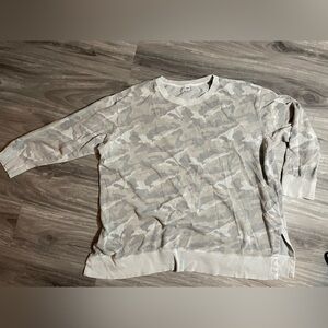 Women’s old navy 3x plus camo cute crew neck